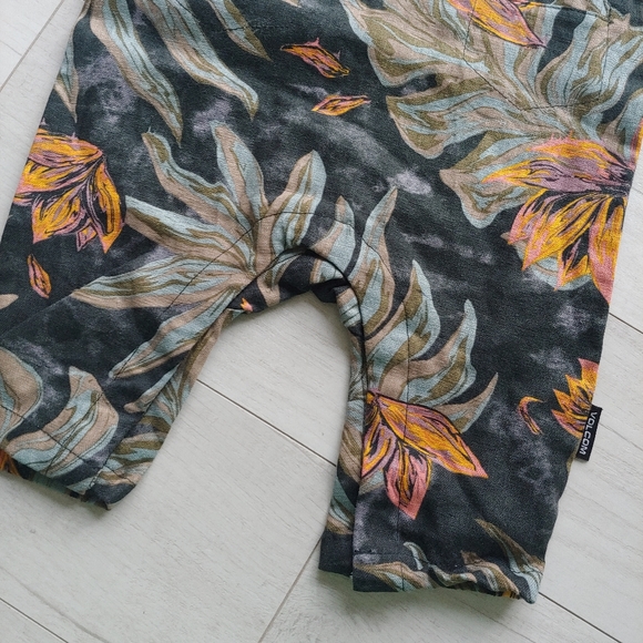 VOLCOM Baby NEW Baby Romper - Picture 5 of 11